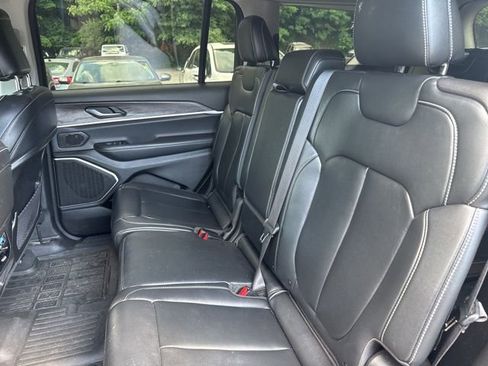 Used 2022 Jeep Grand Cherokee L Limited AWD/4WD image 18