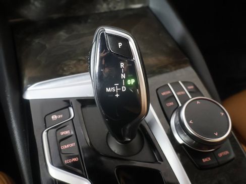 Used 2022 BMW 530i xDrive w/ M Sport Package image 51