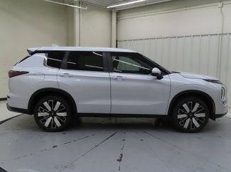 New 2025 Mitsubishi Outlander SE video 2
