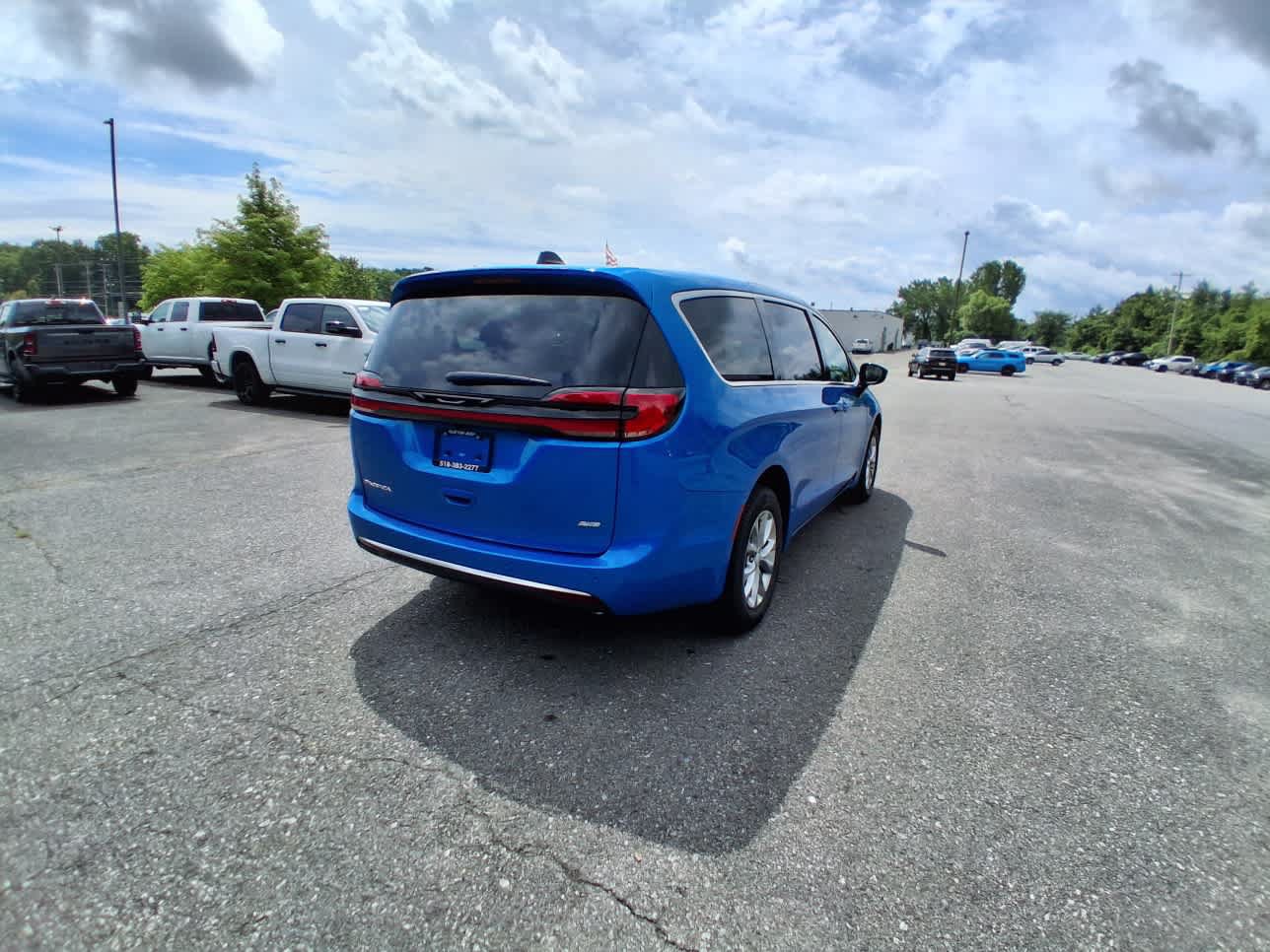 New 2027 Chrysler Pacifica Select AWD/4WD image 4