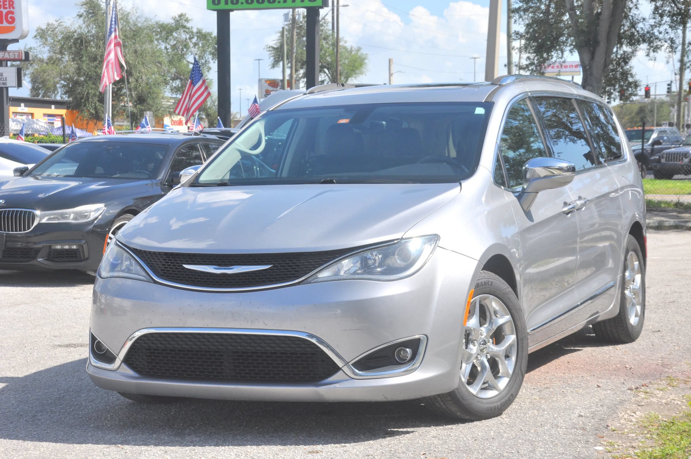 Used 2018 Chrysler Pacifica Limited FWD image 6