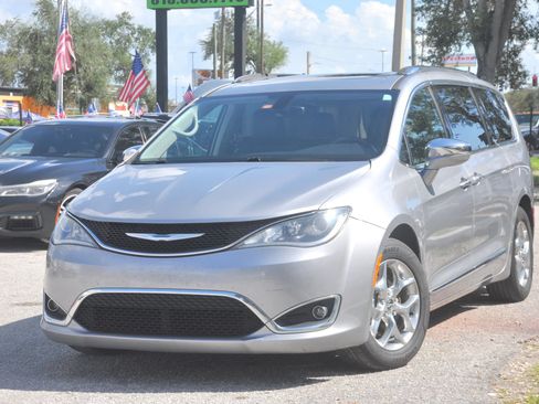 Used 2018 Chrysler Pacifica Limited FWD image 6