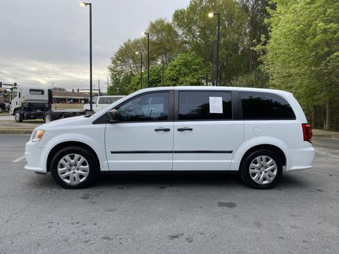 Used 2016 Dodge Grand Caravan American Value Package w/ UConnect Hands-Free Group FWD image 6