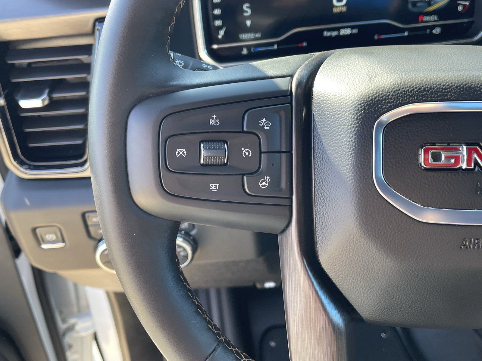 Used 2025 GMC Sierra 2500 AT4 AWD/4WD image 24