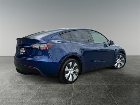Used 2021 Tesla Model Y Long Range AWD/4WD image 6