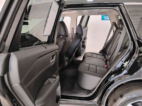 Used 2024 Nissan Rogue SV w/ SV Premium Package FWD image 9