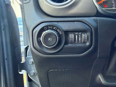 Used 2020 Jeep Wrangler Unlimited Sahara image 13