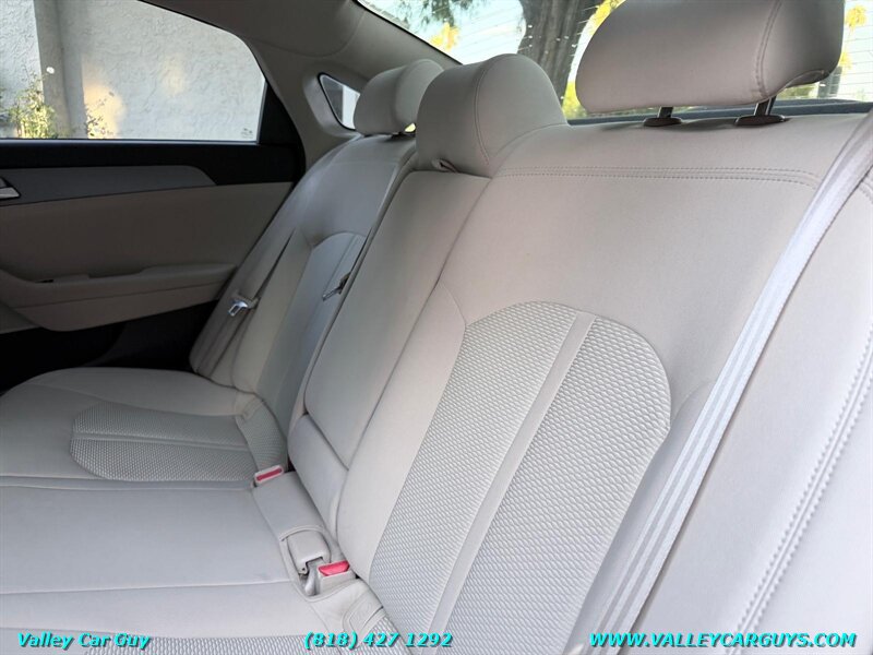 Used 2015 Hyundai Sonata SE FWD image 18