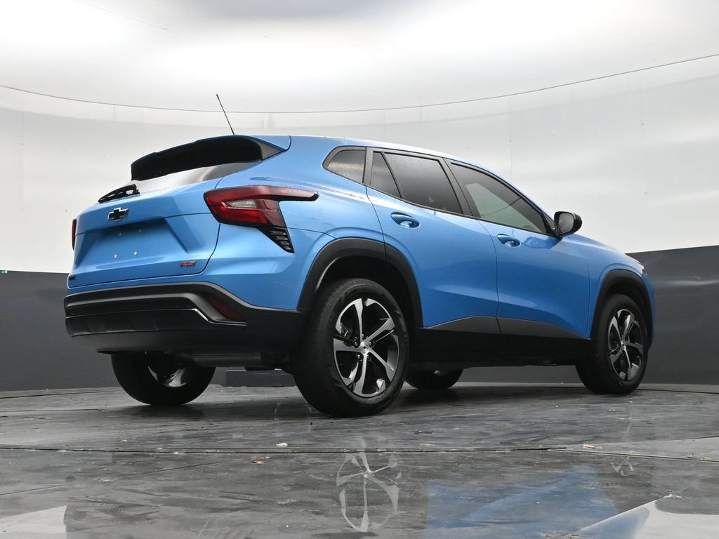 Used 2025 Chevrolet Trax RS FWD image 23