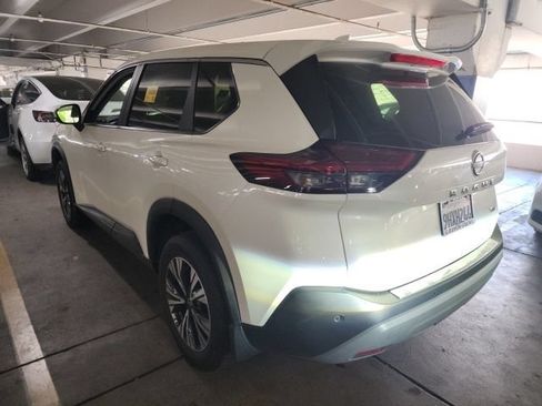 Used 2023 Nissan Rogue SV FWD image 3