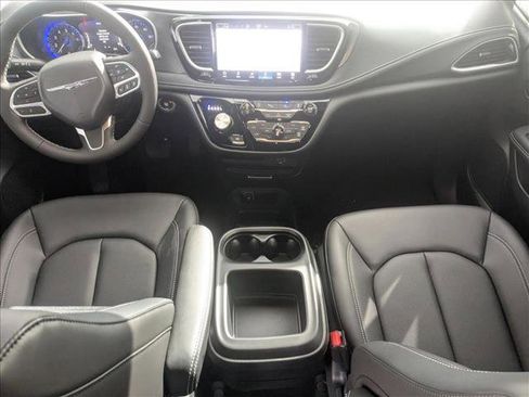 New 2026 Chrysler Pacifica Select image 14