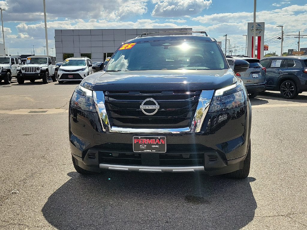 Used 2025 Nissan Pathfinder SL w/ SL Premium Package FWD image 3