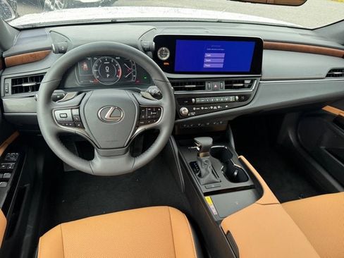 New 2025 Lexus ES 350 w/ Premium Package image 9