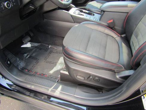 Certified 2022 Ford Escape SEL w/ SEL Stealth AWD Package image 16