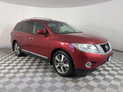 Used 2016 Nissan Pathfinder Platinum w/ Family Entertainment Package AWD/4WD image 1