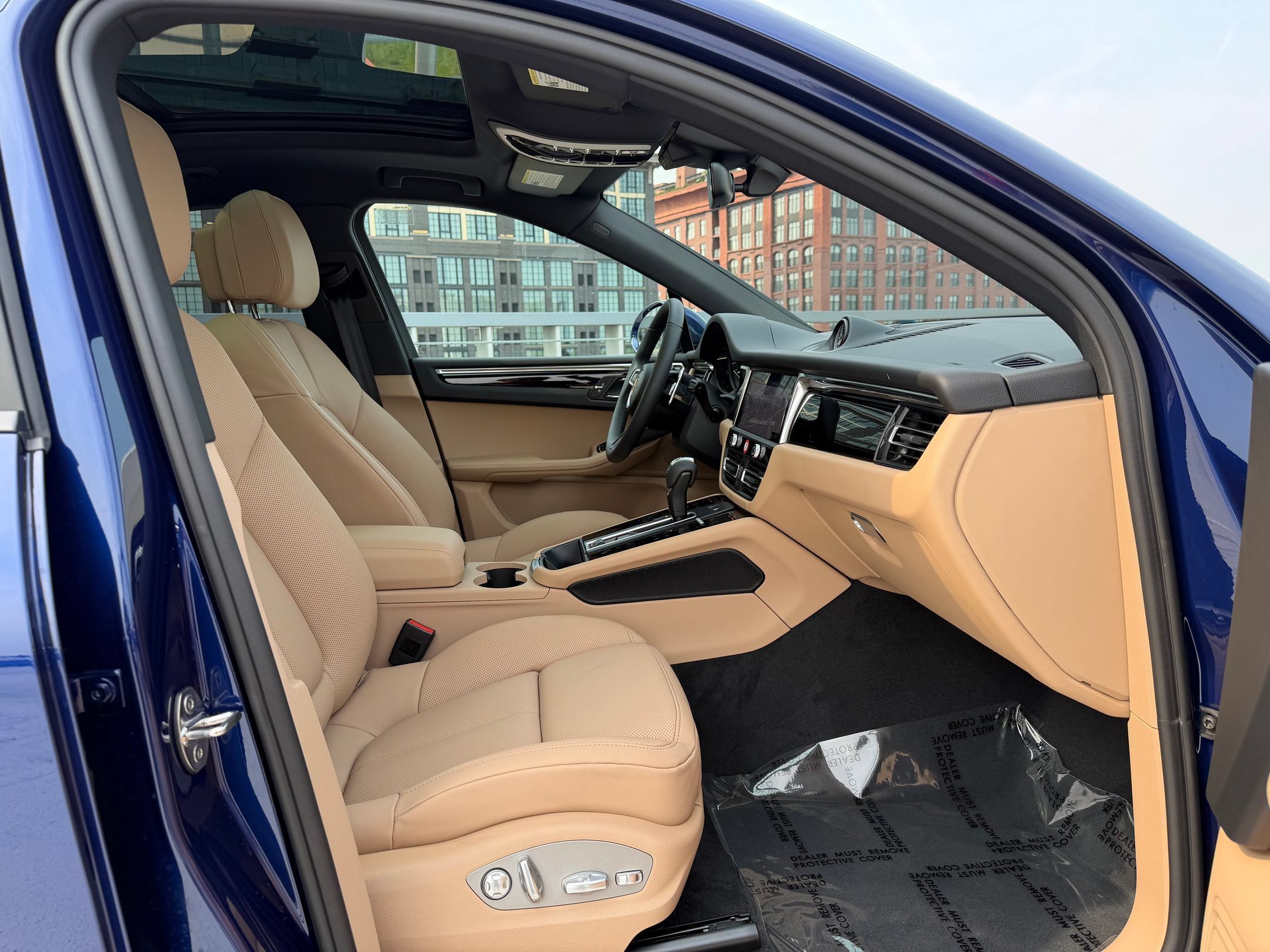 Used 2026 Porsche Macan AWD/4WD image 38