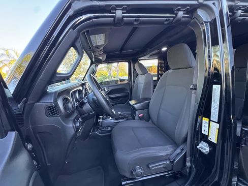 Used 2018 Jeep Wrangler Unlimited Sport image 19