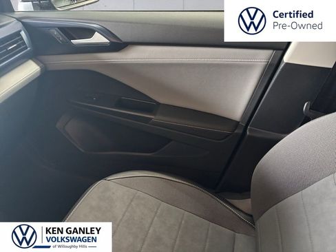 Certified 2024 Volkswagen Taos SE AWD/4WD image 15