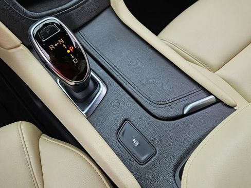 Used 2018 Cadillac XT5 FWD image 23