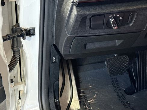 Used 2016 BMW M235i Convertible image 10