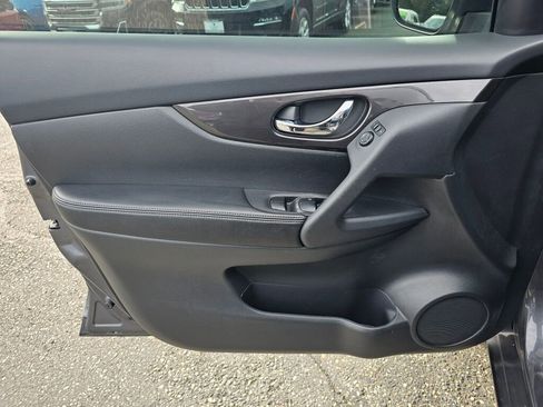 Used 2019 Nissan Rogue SV image 21