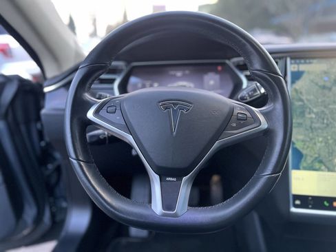 Used 2013 Tesla Model S Long Range image 24