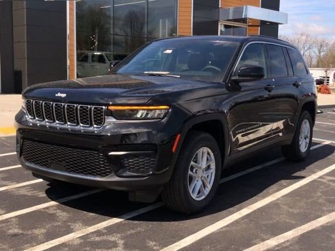New 2026 Jeep Grand Cherokee Laredo image 4