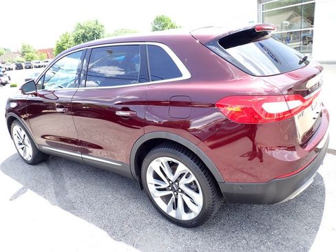 Used 2017 Lincoln MKX Reserve w/ Driver Assistance Package AWD/4WD image 3