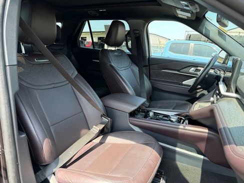 Used 2025 Ford Explorer Platinum w/ LUX Leather Package AWD/4WD image 26
