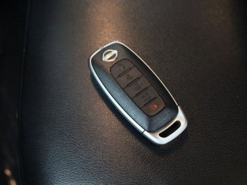 Used 2024 Nissan Pathfinder SL w/ SL Premium Package image 32