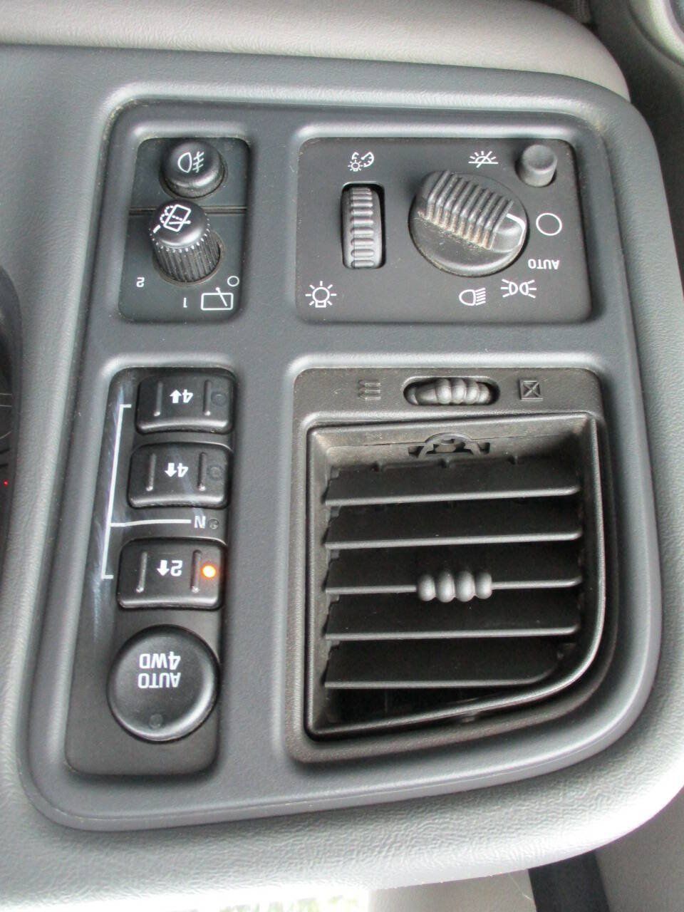 Used 2004 Chevrolet Tahoe Z71 w/ Z71 Preferred Equipment Group AWD/4WD image 38