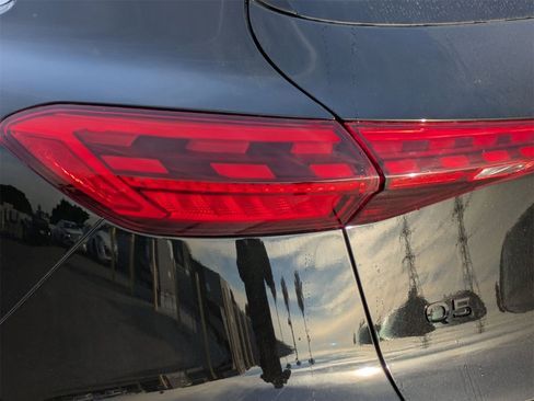 Used 2025 Audi Q5 Premium w/ Convenience Package image 17