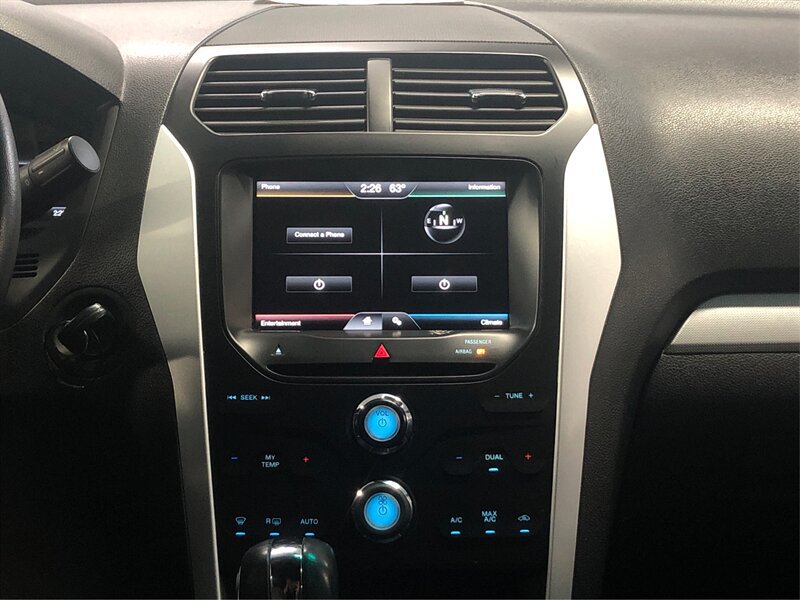 Used 2015 Ford Explorer XLT w/ Equipment Group 201B FWD image 13
