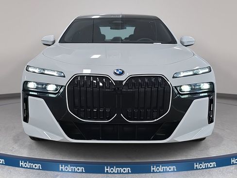 New 2026 BMW 750e xDrive w/ Executive Package image 2