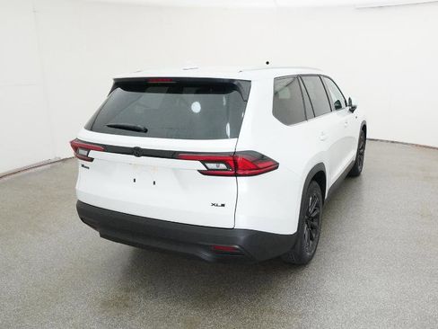 New 2026 Toyota Grand Highlander XLE FWD image 11