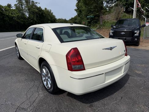 Used 2007 Chrysler 300 Touring L RWD image 5