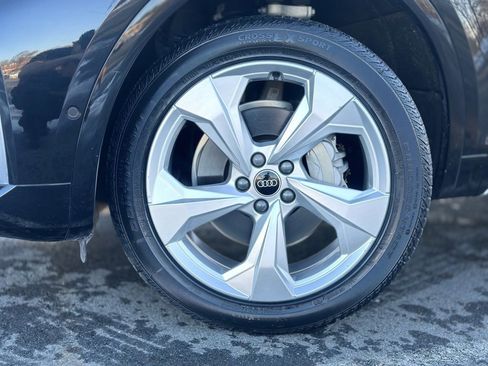 Used 2023 Audi Q5 2.0T Prestige w/ Prestige Package image 2