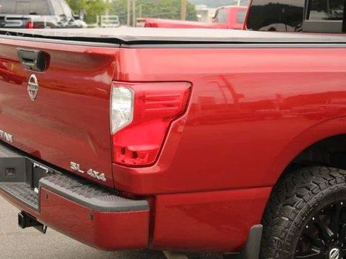 Used 2018 Nissan Titan SL AWD/4WD image 8