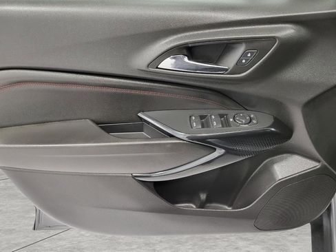 Used 2024 Chevrolet Trax RS w/ Sunroof Package FWD image 27