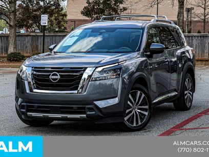 Used 2024 Nissan Pathfinder Platinum w/ Cargo Package
