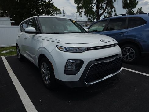Certified 2021 Kia Soul LX FWD image 2