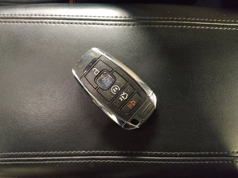 Used 2017 Lincoln MKZ Select image 32