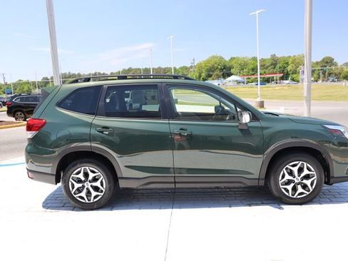 Certified 2023 Subaru Forester Premium AWD/4WD image 6
