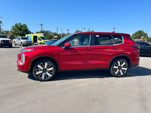 New 2025 Mitsubishi Outlander SE image 4
