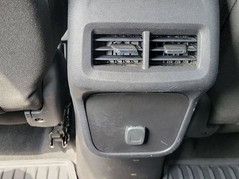 Used 2018 Chevrolet Equinox LT FWD image 29