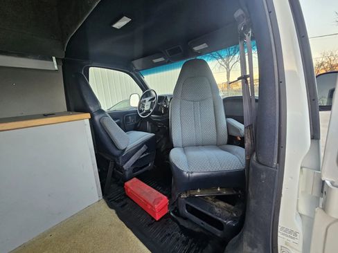 Used 2000 GMC Savana 3500 Extended RWD image 27