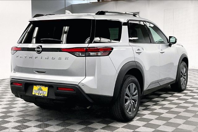 Used 2025 Nissan Pathfinder SV FWD image 12