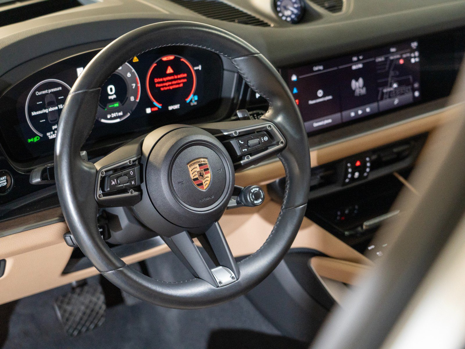 Certified 2025 Porsche Cayenne Coupe AWD/4WD image 16