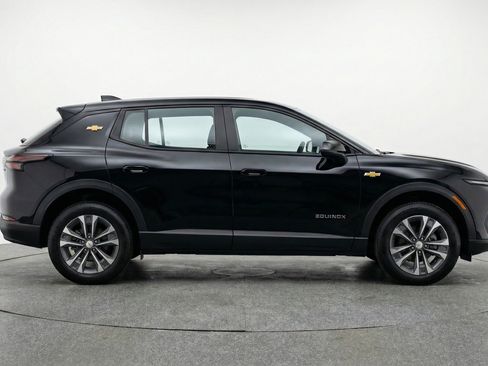 Used 2025 Chevrolet Equinox LT FWD image 11