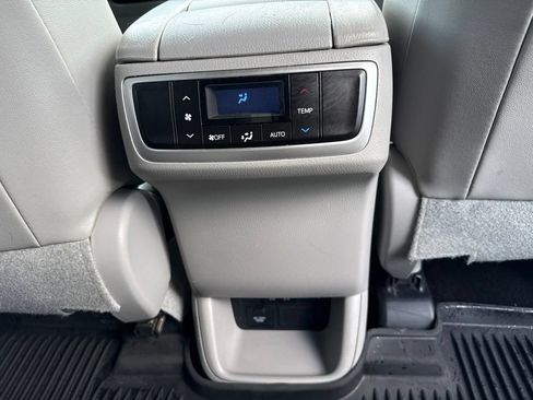 Used 2018 Toyota Highlander Limited AWD/4WD image 16